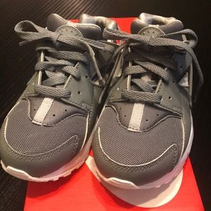 Boys 10.5C Nike Huarache Run (PS)